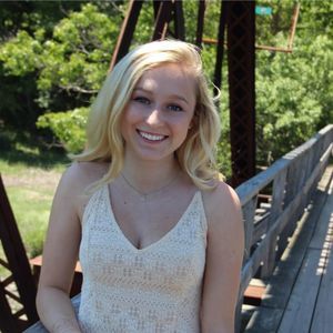 Meet your Posher, Caitlin